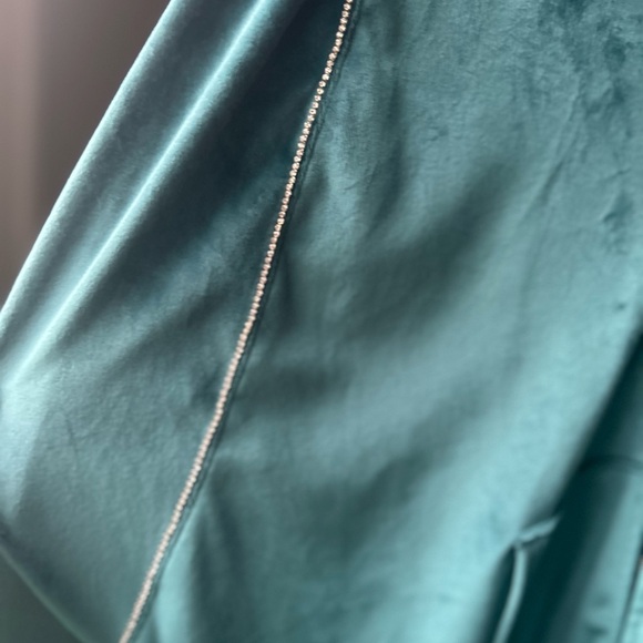 NWT Victoria's Secret On Point Women M French Saga Velour Hoodie - Picture 6 of 9